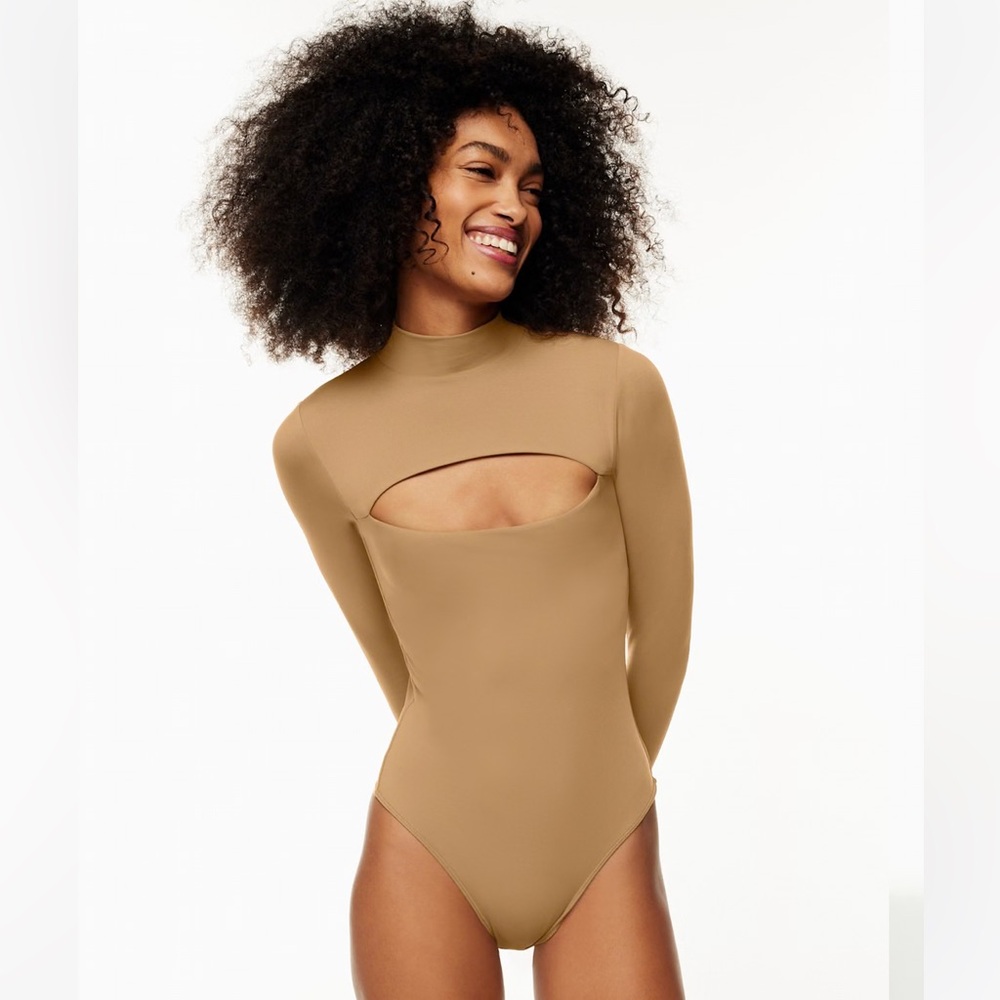 Aritzia Babaton Varo Long Sleeve Seamless Bodysuit Size M - Picture 2 of 10